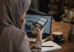 زندگی بدون حریم خصوصی؛ چرا همهچیز را استوری میکنیم؟